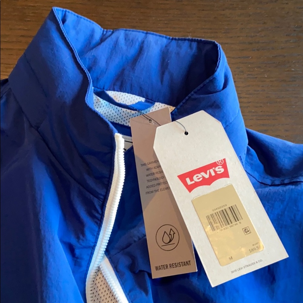 Levi’s Water Resistant hooded  Jacket with M size